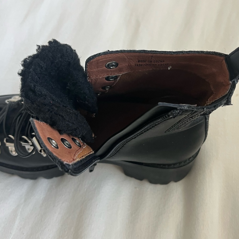 ✨SALE✨JEFFREY CAMPBELL Stanley Lace Up Hiker Combat Boot Black SIZE 7 Shearling - Picture 16 of 16